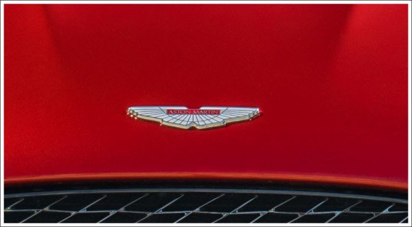 aston martin car symbol